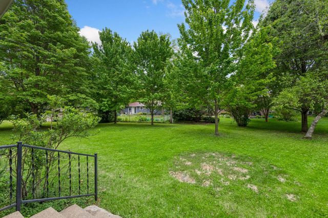 8 Central Lane, Northfield, MN 55057
