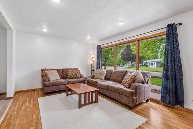 8 Central Lane, Northfield, MN 55057