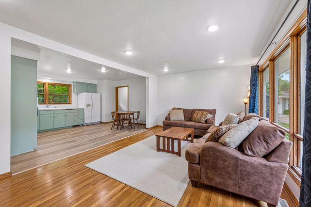 8 Central Lane, Northfield, MN 55057