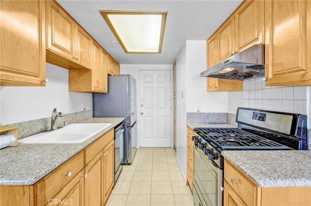 832 W Commonwealth Avenue, Alhambra, CA 91801