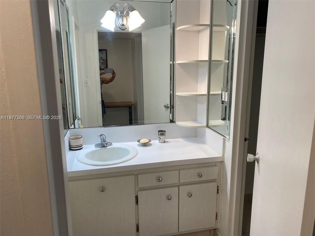 100 Lincoln Rd 304, Miami Beach, FL 33139