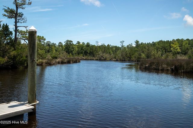 522 White Picket Way, Holly Ridge, NC 28445