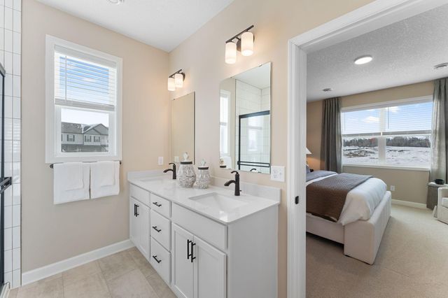 5194 Long Pointe Bay, Woodbury, MN 55129