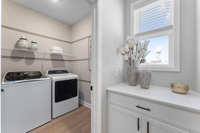 5194 Long Pointe Bay, Woodbury, MN 55129