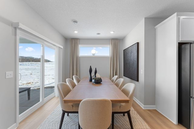 5194 Long Pointe Bay, Woodbury, MN 55129