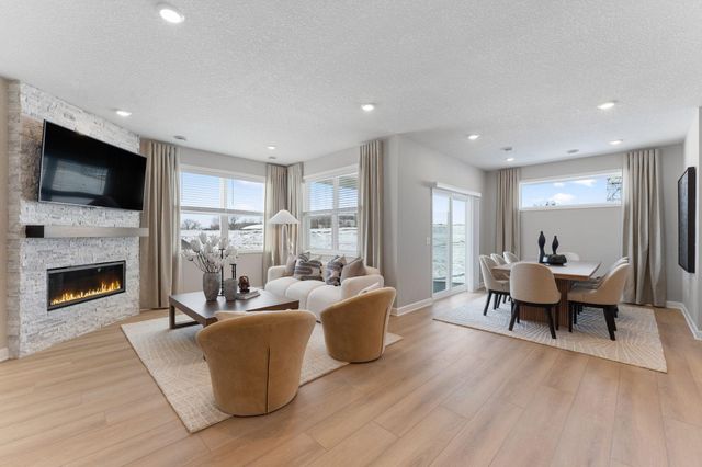 5194 Long Pointe Bay, Woodbury, MN 55129