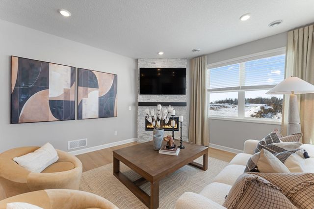 5194 Long Pointe Bay, Woodbury, MN 55129