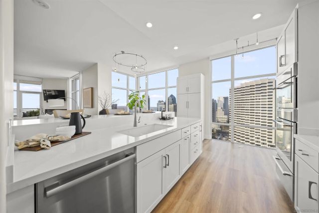 550 Front St 2303, San Diego, CA 92101