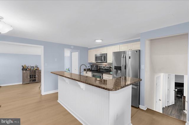 7 HONEY LOCUST CT, Essex, MD 21221