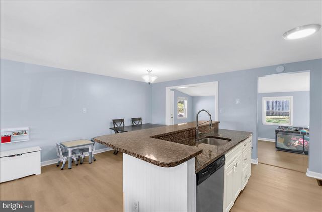 7 HONEY LOCUST CT, Essex, MD 21221