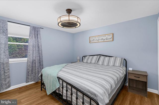 7 HONEY LOCUST CT, Essex, MD 21221