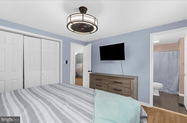 7 HONEY LOCUST CT, Essex, MD 21221