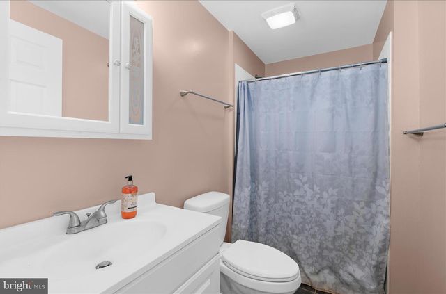 7 HONEY LOCUST CT, Essex, MD 21221