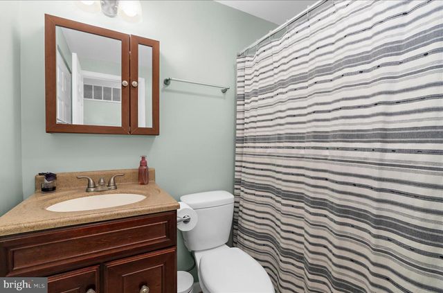 7 HONEY LOCUST CT, Essex, MD 21221