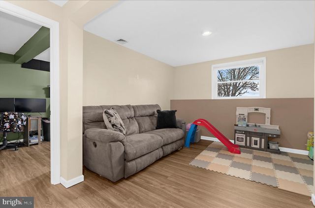 7 HONEY LOCUST CT, Essex, MD 21221