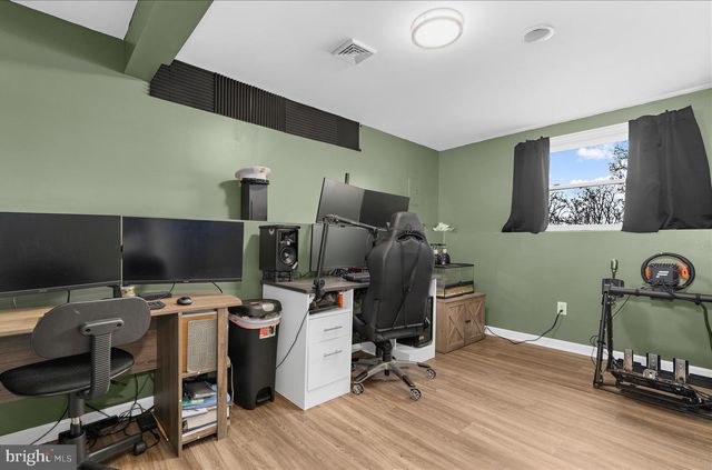 7 HONEY LOCUST CT, Essex, MD 21221