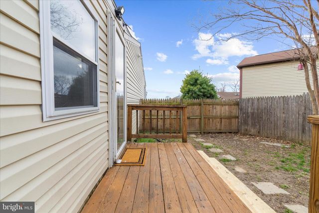 7 HONEY LOCUST CT, Essex, MD 21221