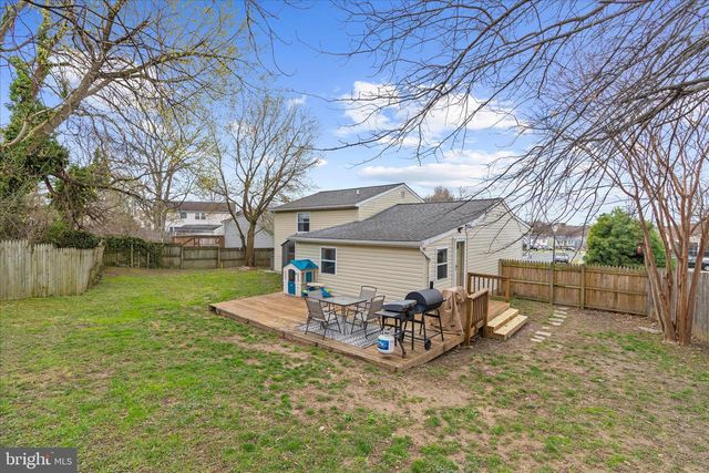 7 HONEY LOCUST CT, Essex, MD 21221