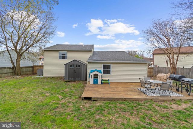 7 HONEY LOCUST CT, Essex, MD 21221