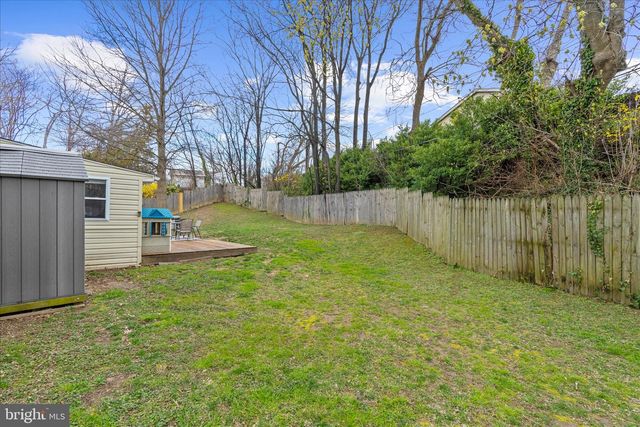7 HONEY LOCUST CT, Essex, MD 21221