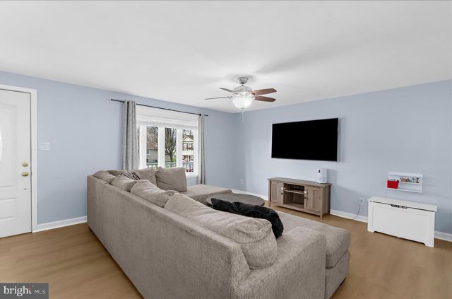 7 HONEY LOCUST CT, Essex, MD 21221