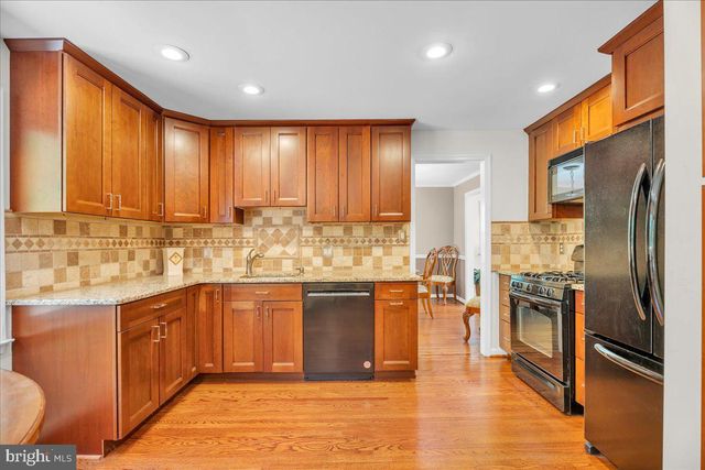1921 W POINT DR, Cherry Hill, NJ 08003