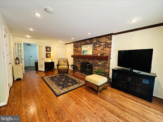 1921 W POINT DR, Cherry Hill, NJ 08003