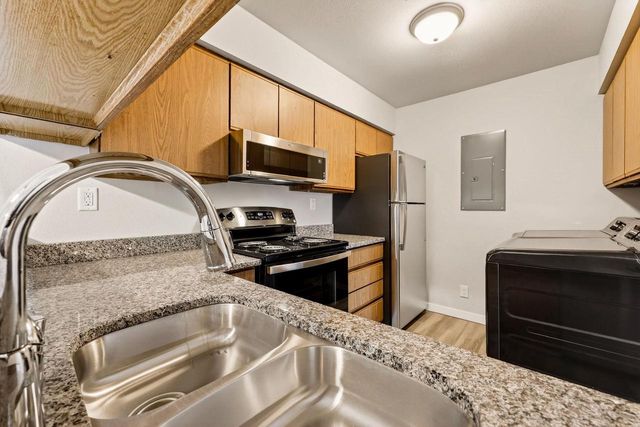 306 Whispering Pines Way, Fitchburg, WI 53713