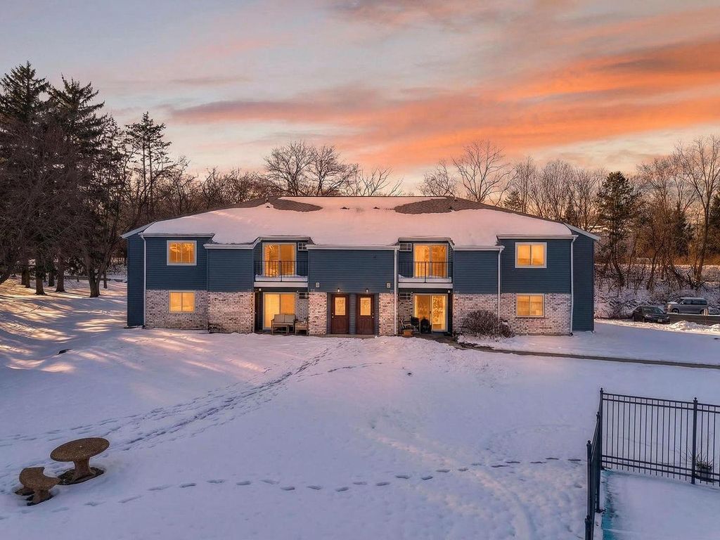 306 Whispering Pines Way, Fitchburg, WI 53713