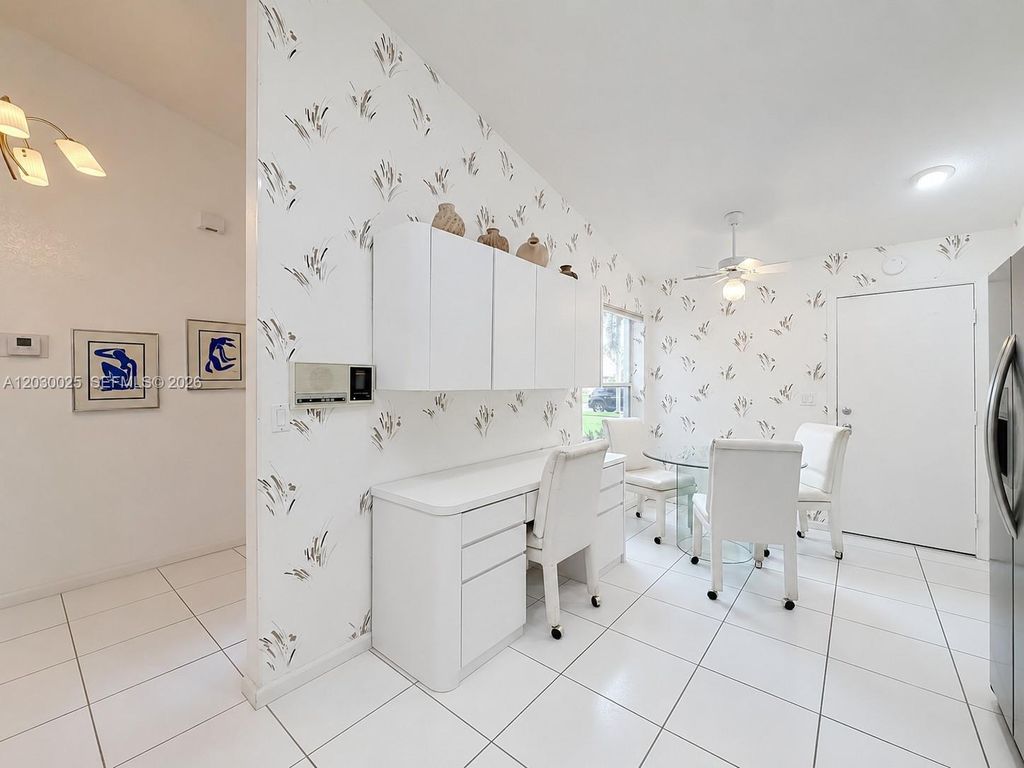 Image 18 of property listing at 5591 Royal Lake Cir, Boynton Beach, FL 33437