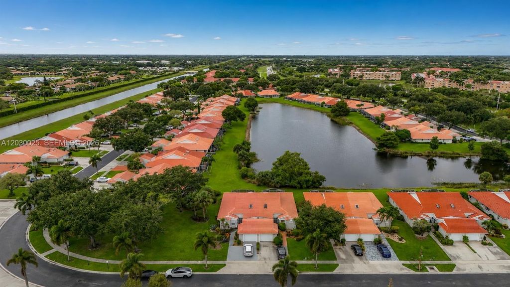 Image 34 of property listing at 5591 Royal Lake Cir, Boynton Beach, FL 33437