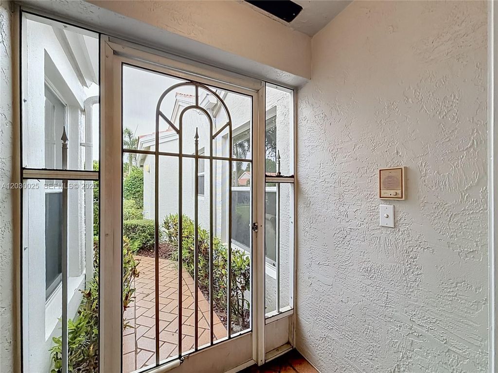 Image 48 of property listing at 5591 Royal Lake Cir, Boynton Beach, FL 33437