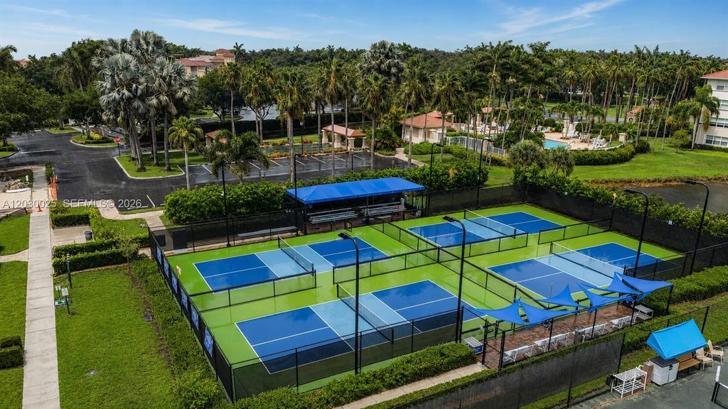 Image 7 of property listing at 5591 Royal Lake Cir, Boynton Beach, FL 33437
