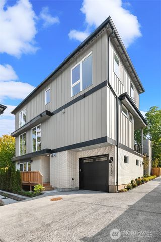 2030 NE 123rd Street, Seattle, WA 98125