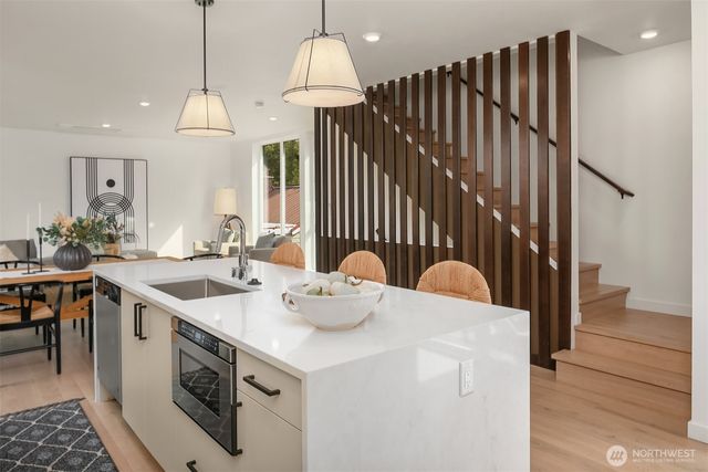 2030 NE 123rd Street, Seattle, WA 98125
