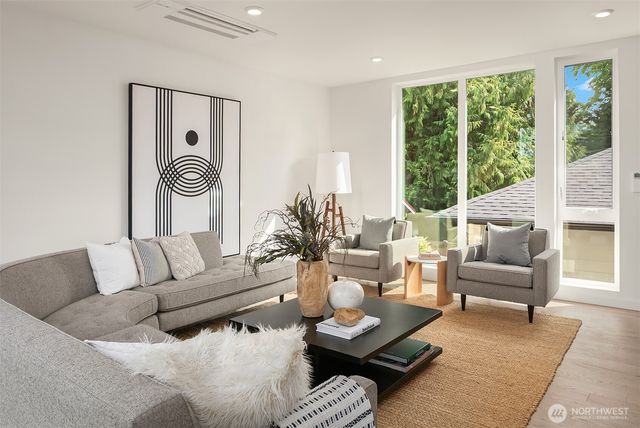 2030 NE 123rd Street, Seattle, WA 98125