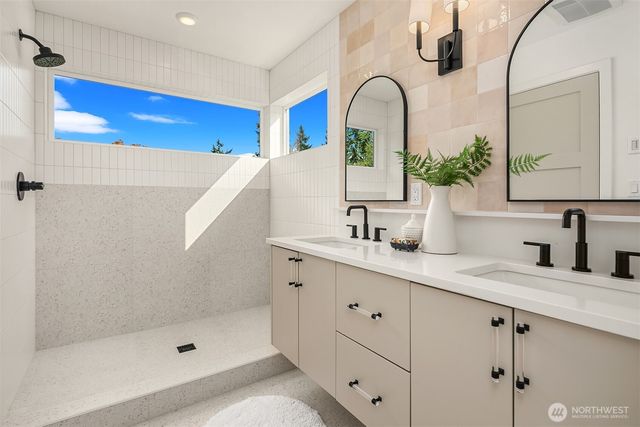 2030 NE 123rd Street, Seattle, WA 98125