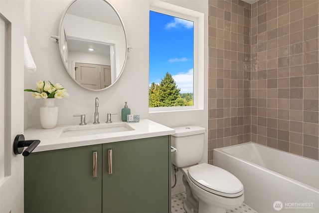 2030 NE 123rd Street, Seattle, WA 98125