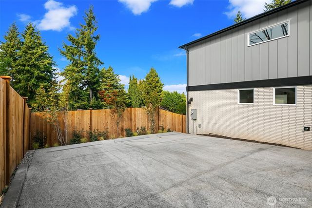 2030 NE 123rd Street, Seattle, WA 98125