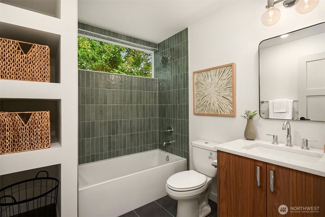 2030 NE 123rd Street, Seattle, WA 98125