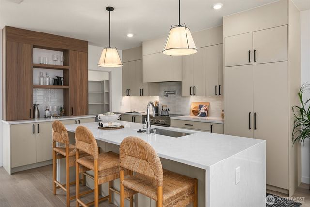 2030 NE 123rd Street, Seattle, WA 98125