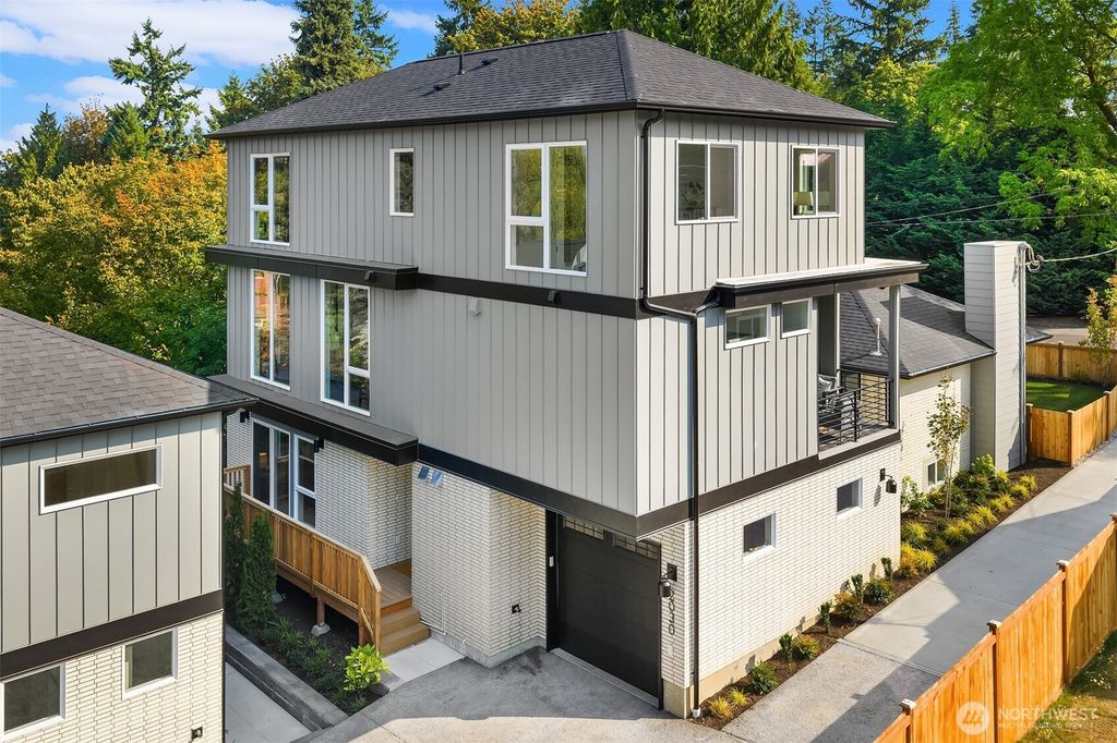 2030 NE 123rd Street, Seattle, WA 98125