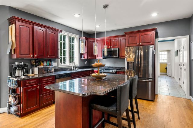 365 Cottrell Road, Tiverton, RI 02878