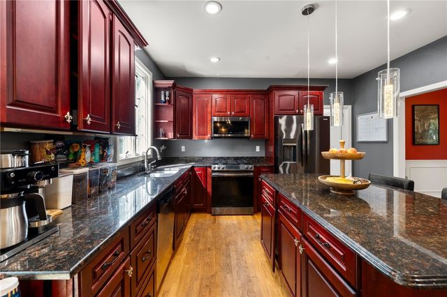 365 Cottrell Road, Tiverton, RI 02878