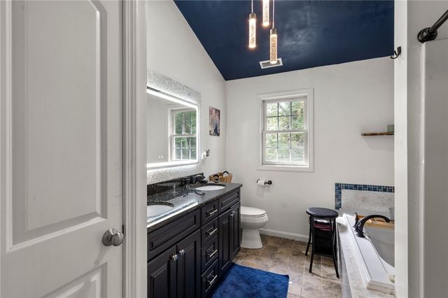 365 Cottrell Road, Tiverton, RI 02878