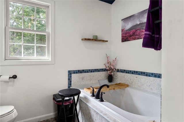 365 Cottrell Road, Tiverton, RI 02878