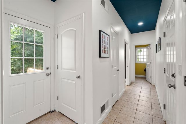 365 Cottrell Road, Tiverton, RI 02878