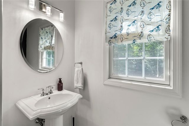 365 Cottrell Road, Tiverton, RI 02878