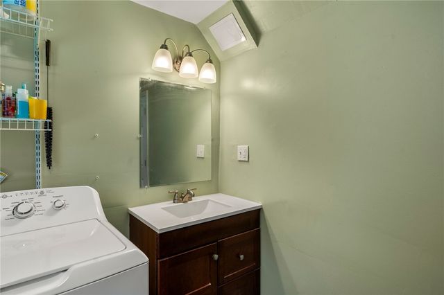 365 Cottrell Road, Tiverton, RI 02878