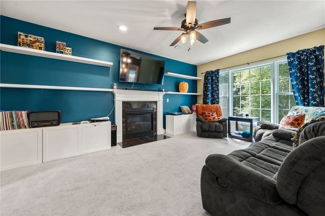 365 Cottrell Road, Tiverton, RI 02878
